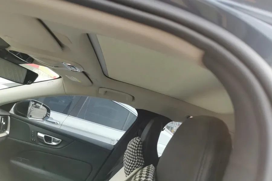 2021 Volvo S60 2.0T 190HP L4 8AT,autocango,china used car exporter,china ev exporter,chinese used car exporter,chinese used ev exporter