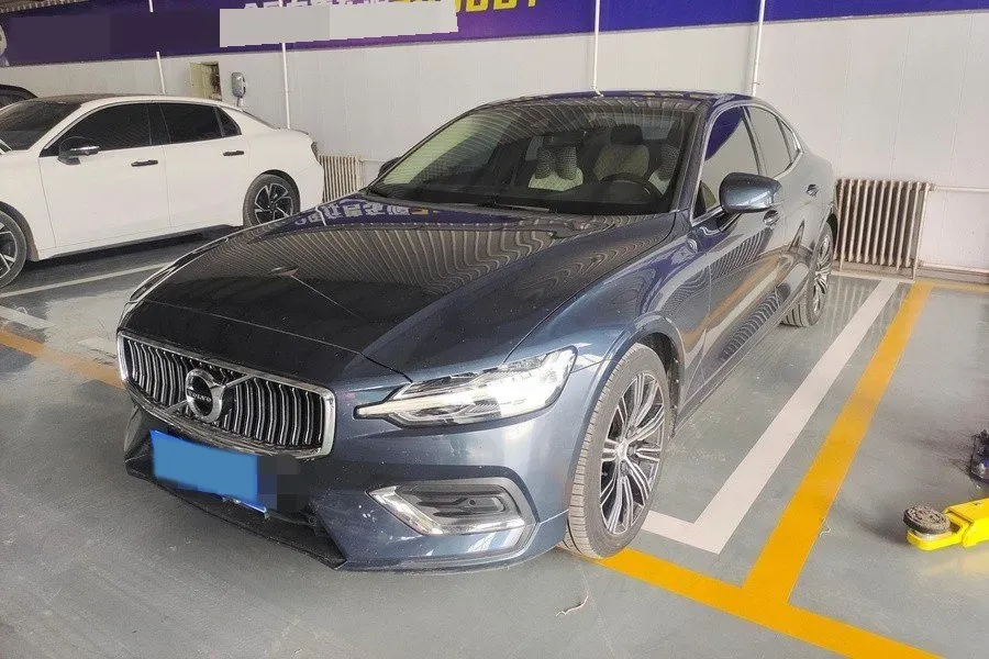 2021 Volvo S60 2.0T 190HP L4 8AT,autocango,china used car exporter,china ev exporter,chinese used car exporter,chinese used ev exporter
