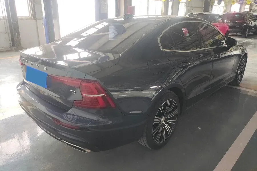 2021 Volvo S60 2.0T 190HP L4 8AT,autocango,china used car exporter,china ev exporter,chinese used car exporter,chinese used ev exporter