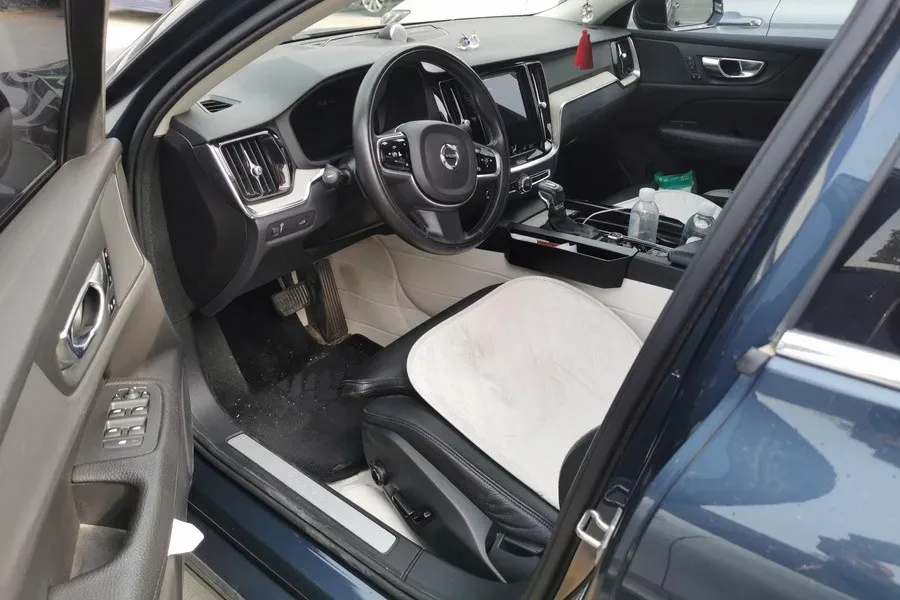 2021 Volvo S60 2.0T 190HP L4 8AT,autocango,china used car exporter,china ev exporter,chinese used car exporter,chinese used ev exporter