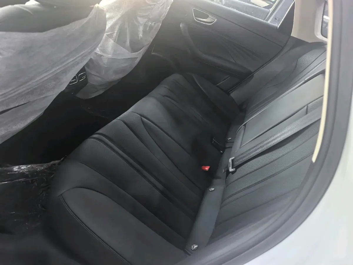 2025 Roewe D7 1.5L 112HP L4 1DHT PHEV 19.7KWH,autocango,china used car exporter,china ev exporter,chinese used car exporter,chinese used ev exporter