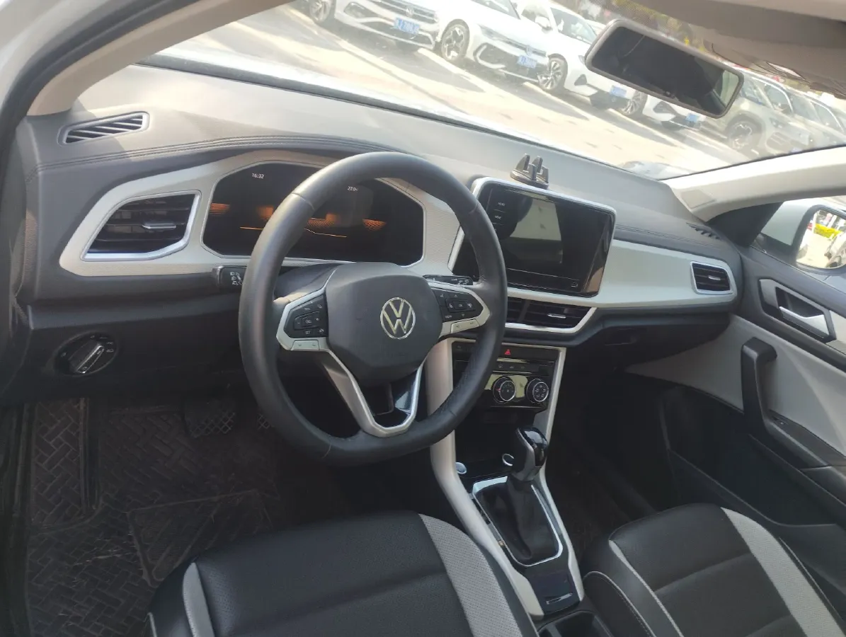 2024 Volkswagen T-Roc 1.5T 160HP L4 7DCT,autocango,china used car exporter,china ev exporter,chinese used car exporter,chinese used ev exporter