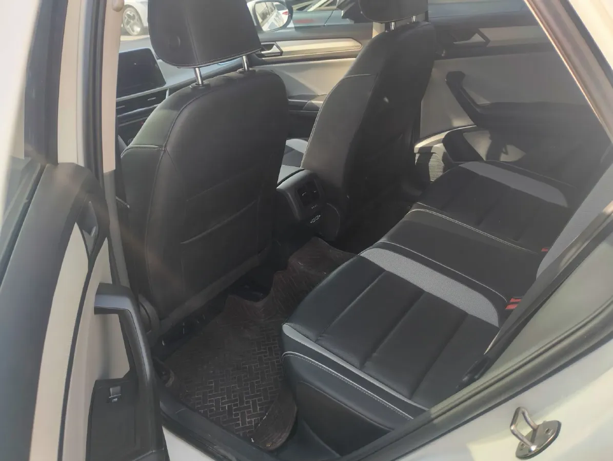 2024 Volkswagen T-Roc 1.5T 160HP L4 7DCT,autocango,china used car exporter,china ev exporter,chinese used car exporter,chinese used ev exporter