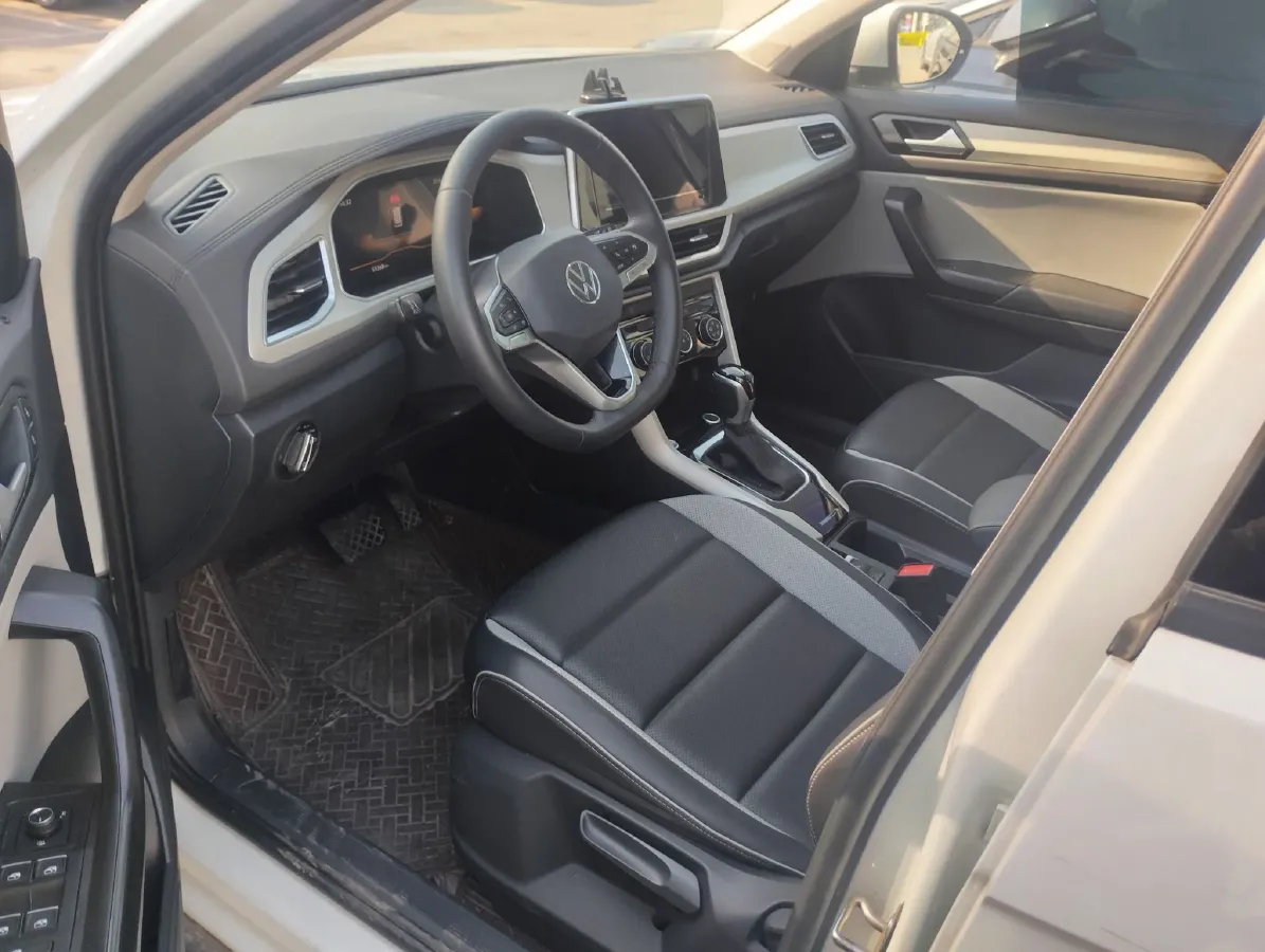 2024 Volkswagen T-Roc 1.5T 160HP L4 7DCT,autocango,china used car exporter,china ev exporter,chinese used car exporter,chinese used ev exporter