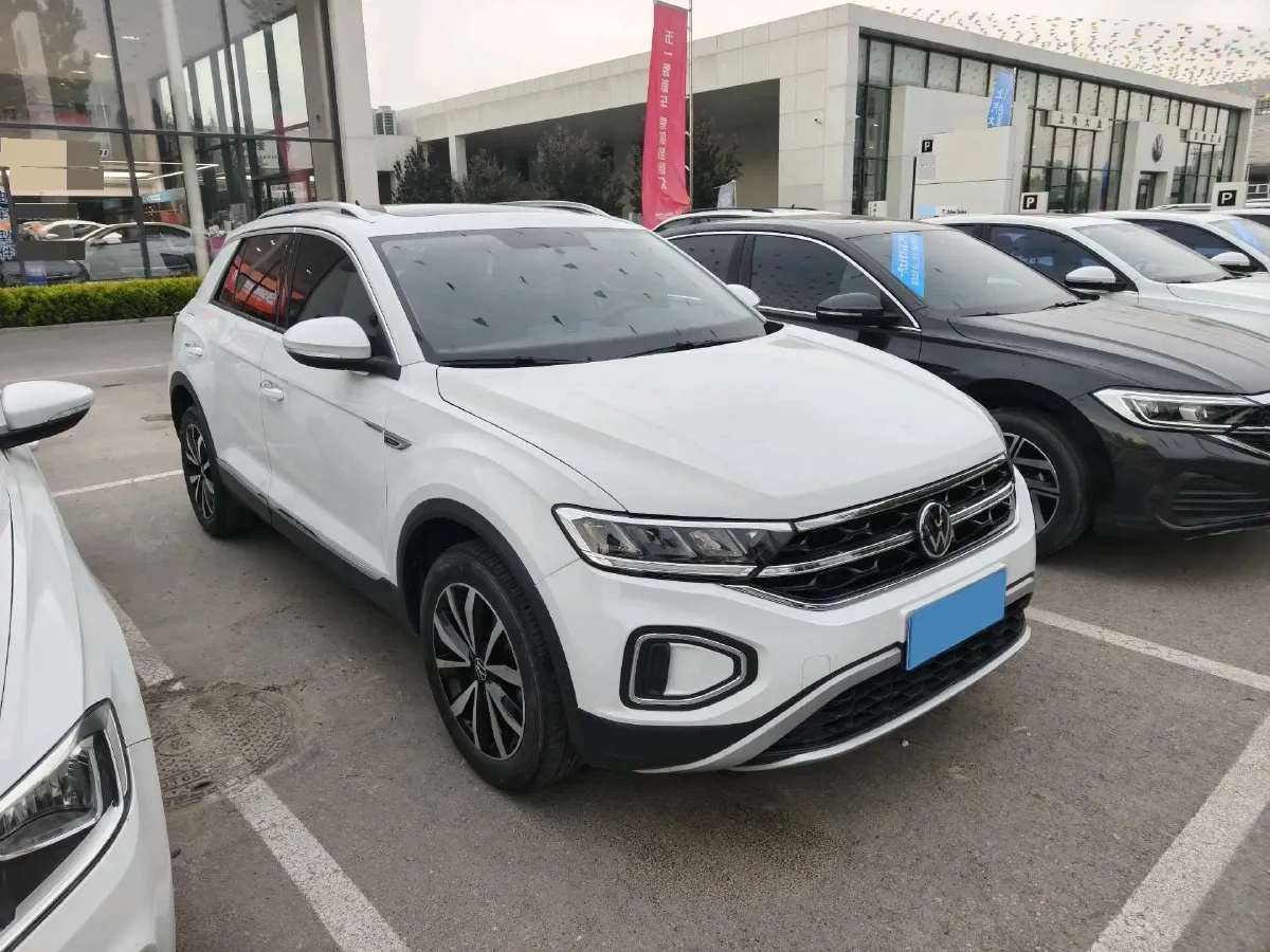 2024 Volkswagen T-Roc 1.5T 160HP L4 7DCT,autocango,china used car exporter,china ev exporter,chinese used car exporter,chinese used ev exporter