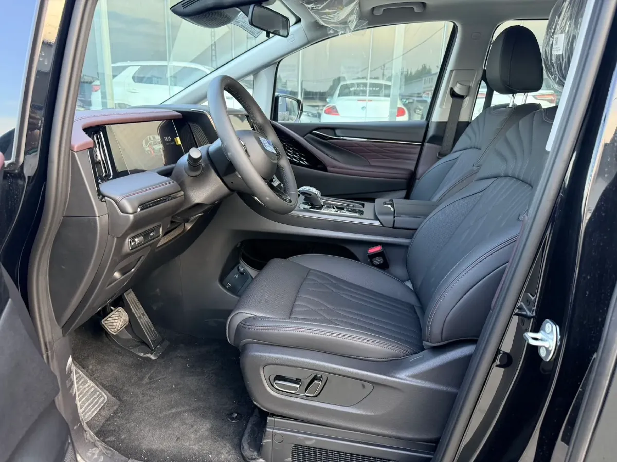 2024 GAC Trumpchi M8 2.0T 252HP L4 8AT,autocango,china used car exporter,china ev exporter,chinese used car exporter,chinese used ev exporter