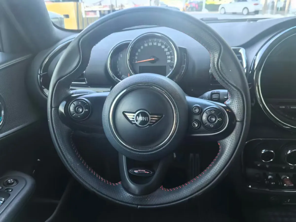 2016 MINI CLUBMAN 1.5T 136HP L3 6AT,autocango,china used car exporter,china ev exporter,chinese used car exporter,chinese used ev exporter
