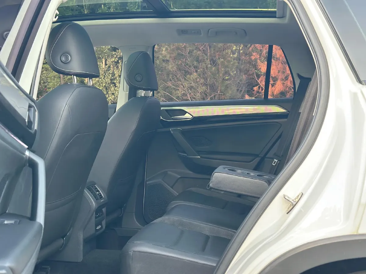 2019 MINI CLUBMAN 1.5T 102HP L3 6AT,autocango,china used car exporter,china ev exporter,chinese used car exporter,chinese used ev exporter