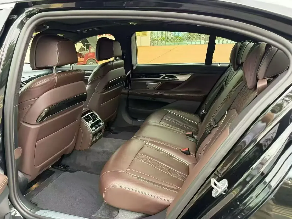 2019 BMW 7 Series 2.0T 265HP L4 8AT,autocango,china used car exporter,china ev exporter,chinese used car exporter,chinese used ev exporter