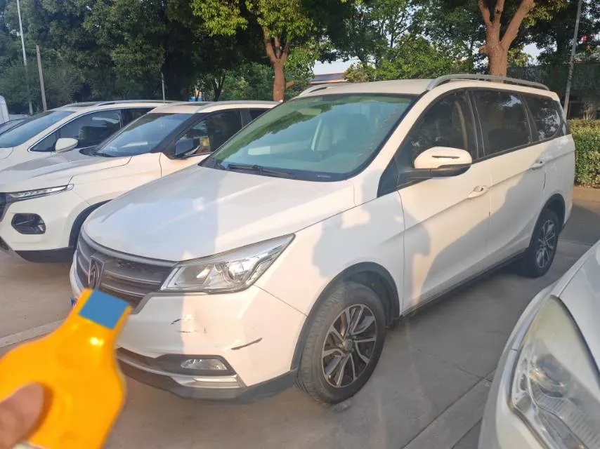 2019 BaoJun 730 1.5L 105HP L4 6MT,autocango,china used car exporter,china ev exporter,chinese used car exporter,chinese used ev exporter