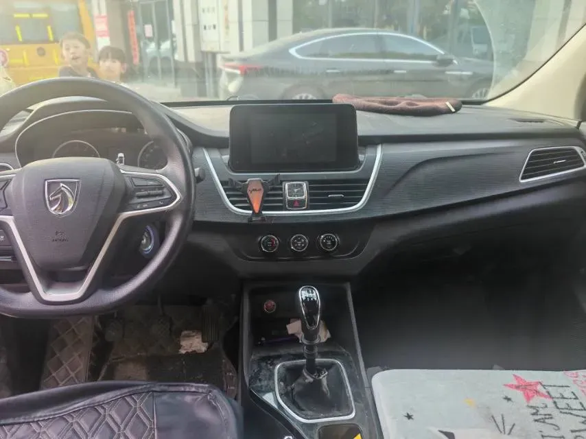2019 BaoJun 730 1.5L 105HP L4 6MT,autocango,china used car exporter,china ev exporter,chinese used car exporter,chinese used ev exporter