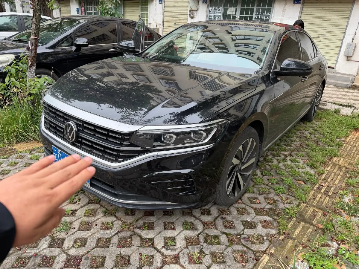 2024 Volkswagen Passat 2.0T 220HP L4 7DCT,autocango,china used car exporter,china ev exporter,chinese used car exporter,chinese used ev exporter