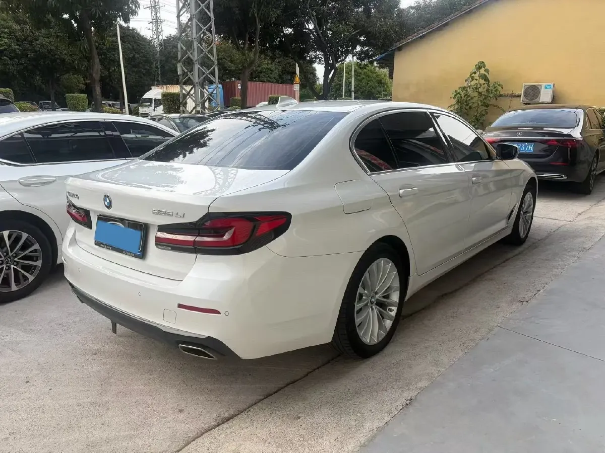 2022 BMW 5 Series 2.0T 184HP L4 8AT,autocango,china used car exporter,china ev exporter,chinese used car exporter,chinese used ev exporter