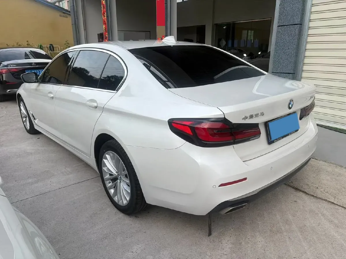 2022 BMW 5 Series 2.0T 184HP L4 8AT,autocango,china used car exporter,china ev exporter,chinese used car exporter,chinese used ev exporter