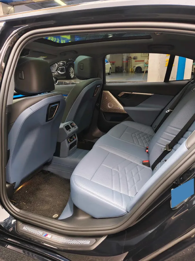 2024 BMW 5 Series 2.0T 258HP L4 8AT,autocango,china used car exporter,china ev exporter,chinese used car exporter,chinese used ev exporter