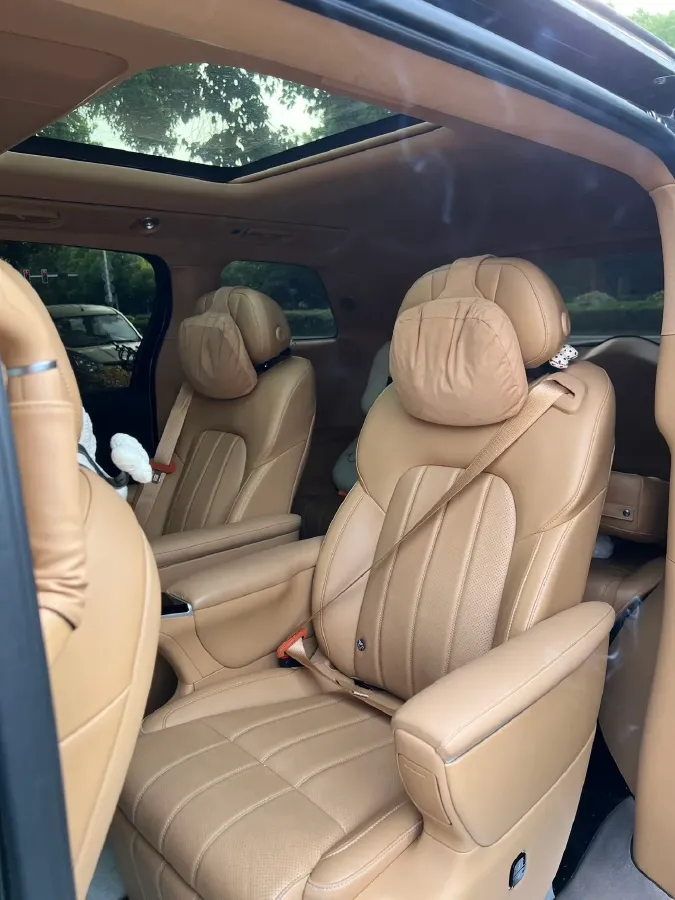 2025 Voyah Dream 1.5T 150HP L4 PHEV 41.7KWH,autocango,china used car exporter,china ev exporter,chinese used car exporter,chinese used ev exporter