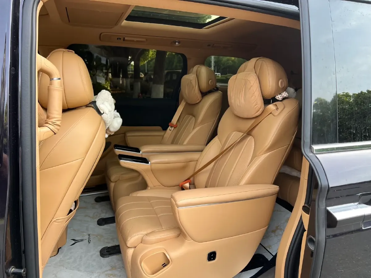 2025 Voyah Dream 1.5T 150HP L4 PHEV 41.7KWH,autocango,china used car exporter,china ev exporter,chinese used car exporter,chinese used ev exporter