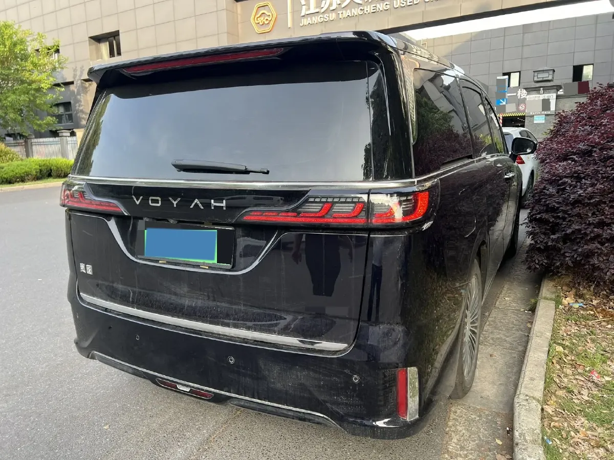 2025 Voyah Dream 1.5T 150HP L4 PHEV 41.7KWH,autocango,china used car exporter,china ev exporter,chinese used car exporter,chinese used ev exporter