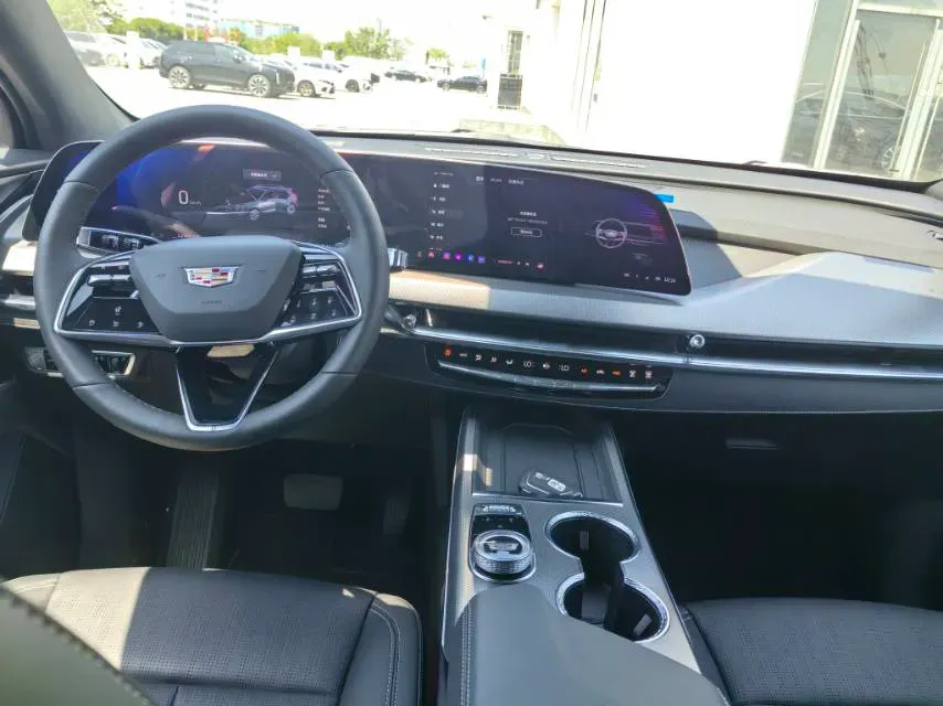 2026 Cadillac XT5 2.0T 237HP L4 9AT,autocango,china used car exporter,china ev exporter,chinese used car exporter,chinese used ev exporter
