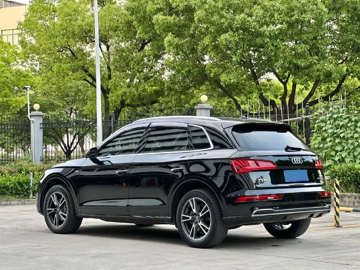 2020 Audi Q5L 2.0T 190HP L4 7DCT,autocango,china used car exporter,china ev exporter,chinese used car exporter,chinese used ev exporter