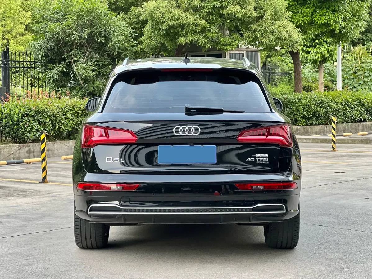 2020 Audi Q5L 2.0T 190HP L4 7DCT,autocango,china used car exporter,china ev exporter,chinese used car exporter,chinese used ev exporter