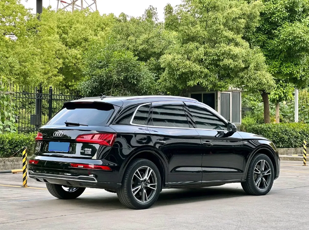 2020 Audi Q5L 2.0T 190HP L4 7DCT,autocango,china used car exporter,china ev exporter,chinese used car exporter,chinese used ev exporter