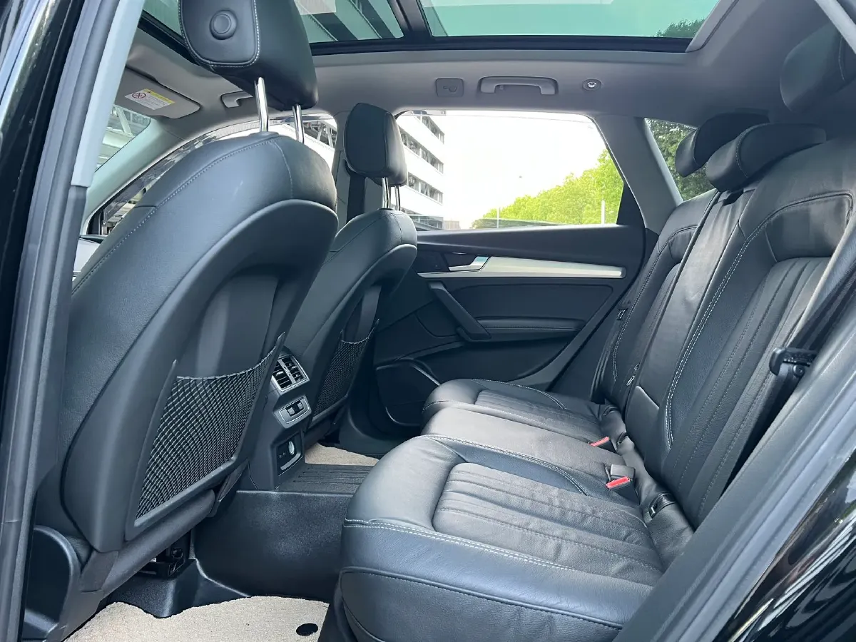 2020 Audi Q5L 2.0T 190HP L4 7DCT,autocango,china used car exporter,china ev exporter,chinese used car exporter,chinese used ev exporter