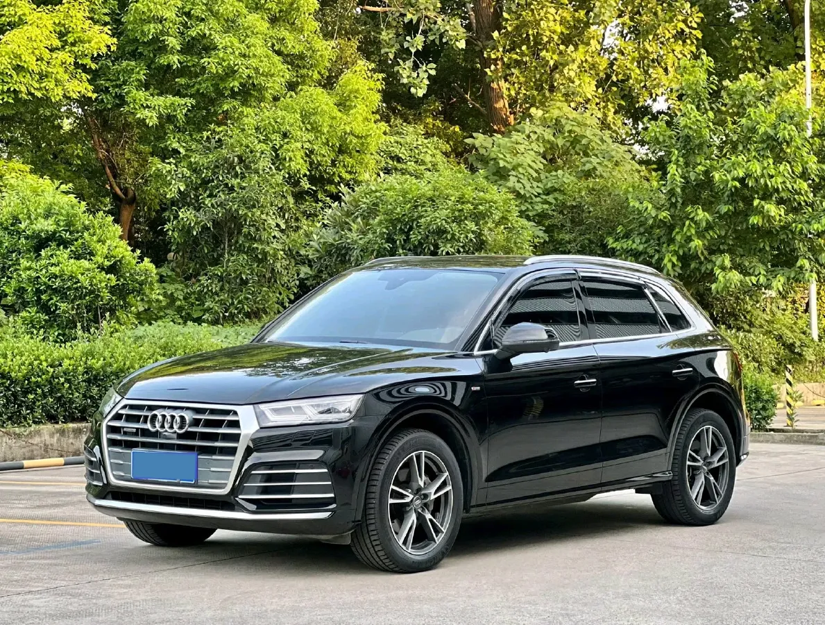 2020 Audi Q5L 2.0T 190HP L4 7DCT,autocango,china used car exporter,china ev exporter,chinese used car exporter,chinese used ev exporter