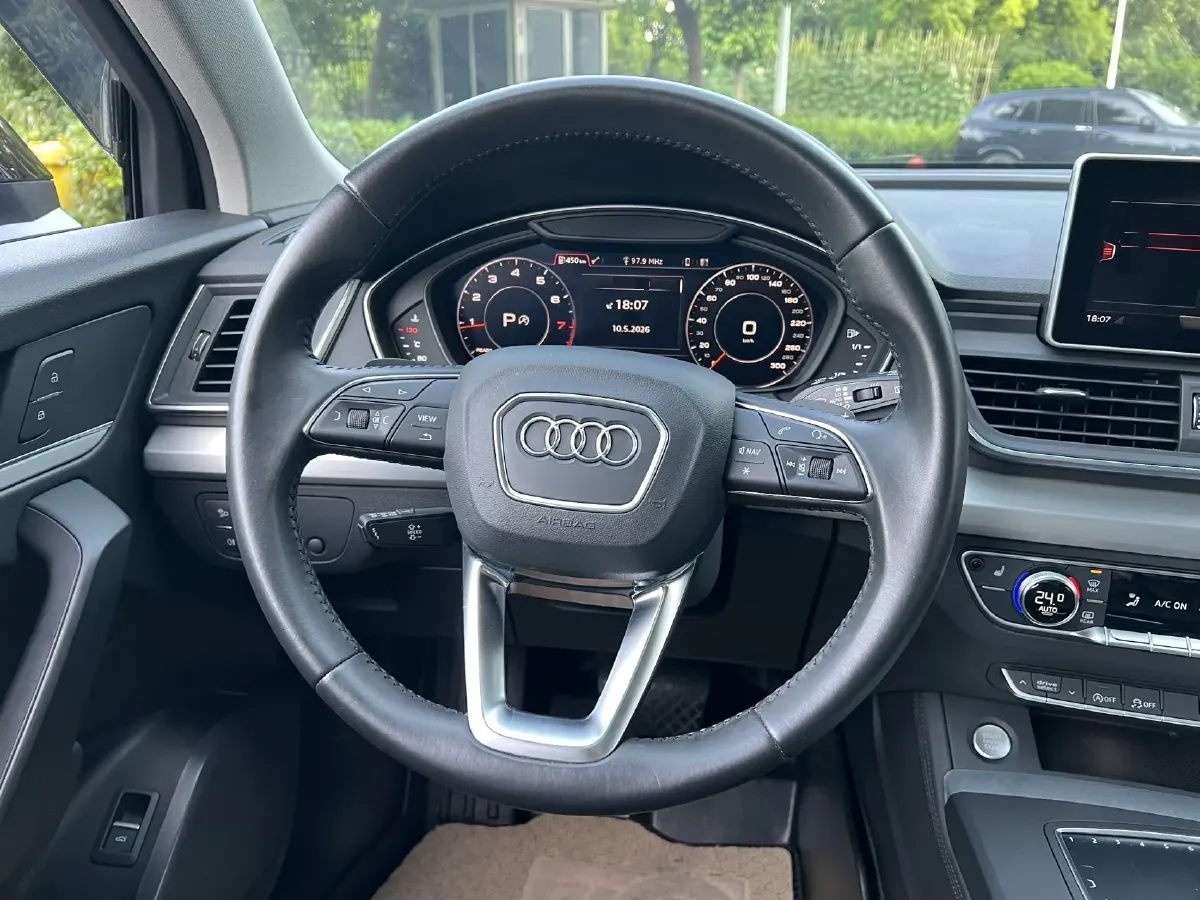 2020 Audi Q5L 2.0T 190HP L4 7DCT,autocango,china used car exporter,china ev exporter,chinese used car exporter,chinese used ev exporter