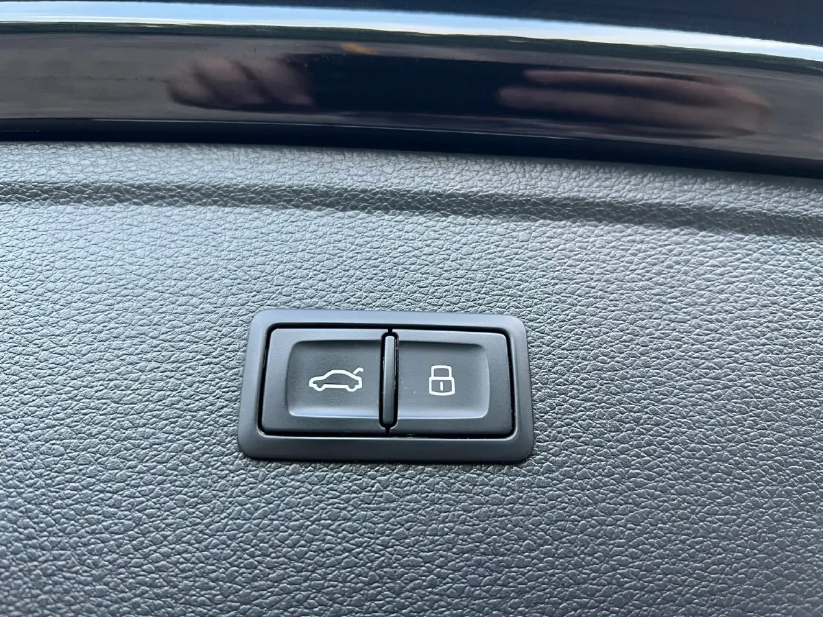2020 Audi Q5L 2.0T 190HP L4 7DCT,autocango,china used car exporter,china ev exporter,chinese used car exporter,chinese used ev exporter
