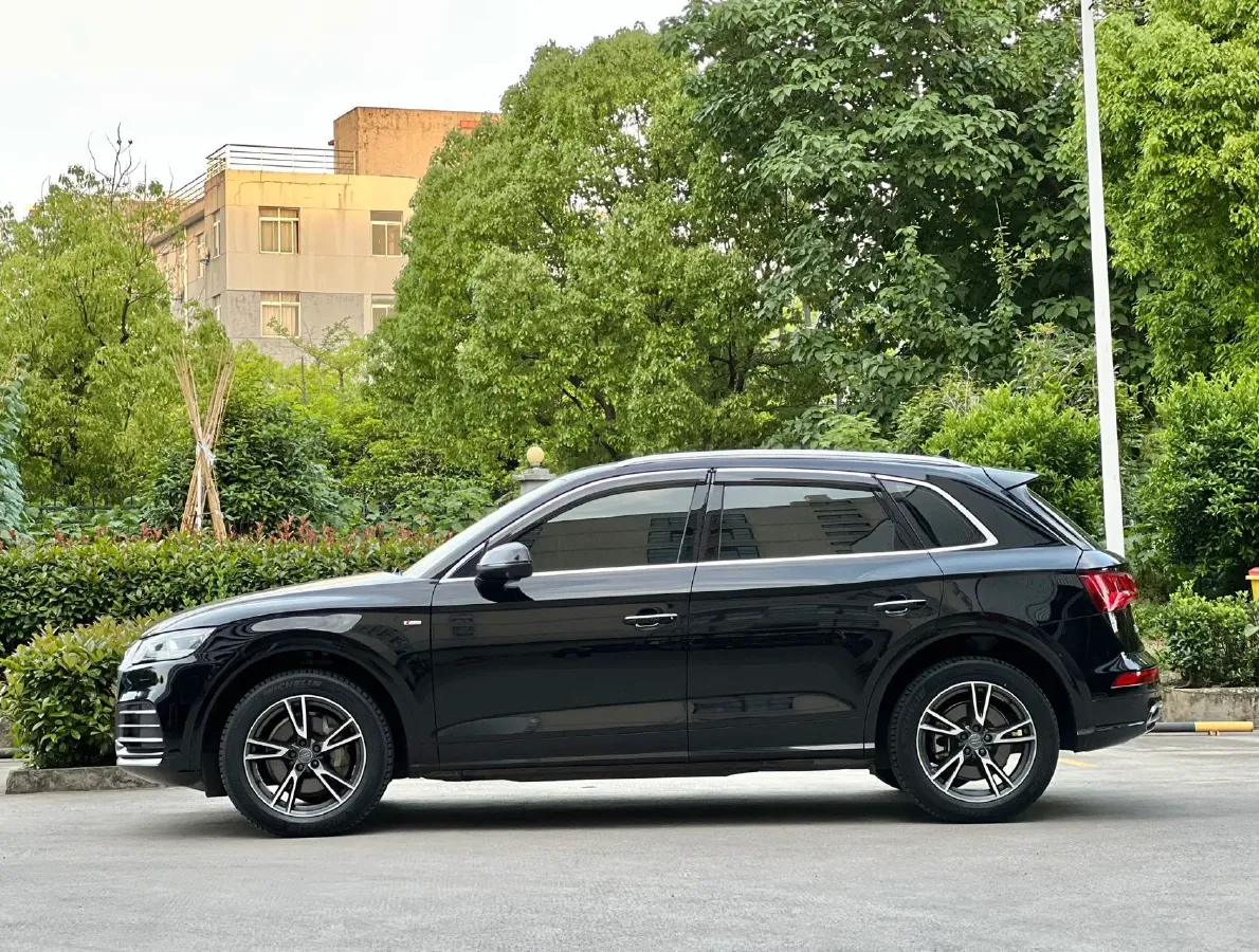 2020 Audi Q5L 2.0T 190HP L4 7DCT,autocango,china used car exporter,china ev exporter,chinese used car exporter,chinese used ev exporter