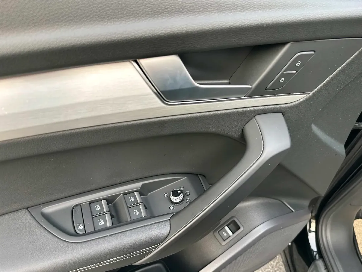2020 Audi Q5L 2.0T 190HP L4 7DCT,autocango,china used car exporter,china ev exporter,chinese used car exporter,chinese used ev exporter