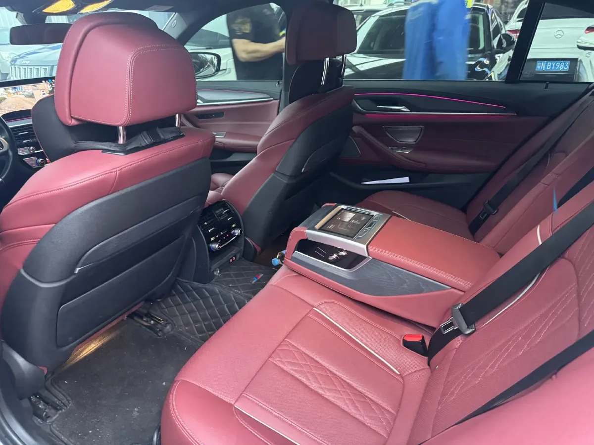 2022 BMW 5 Series 2.0T 252HP L4 8AT,autocango,china used car exporter,china ev exporter,chinese used car exporter,chinese used ev exporter