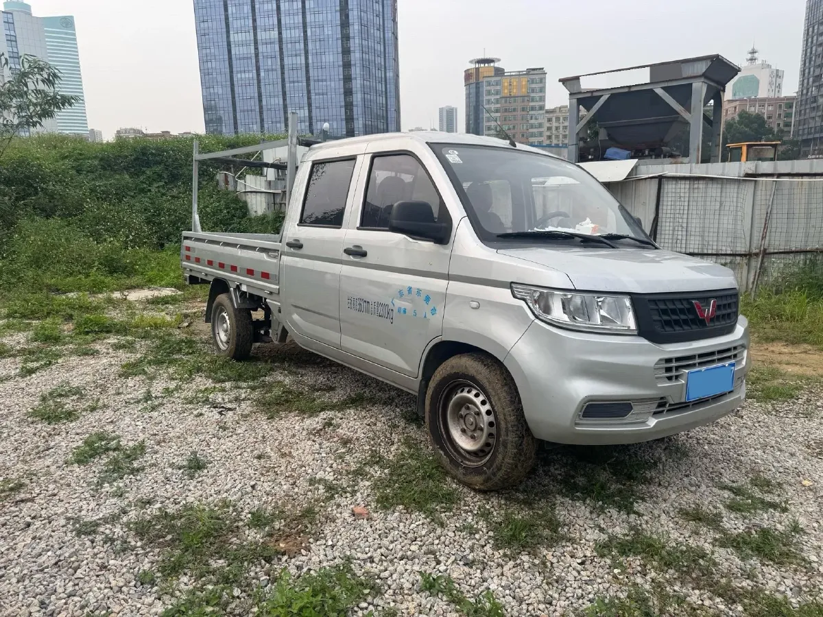 2023 WuLing RongGuang New Truck 1.5L 102HP L4 5MT,autocango,china used car exporter,china ev exporter,chinese used car exporter,chinese used ev exporter