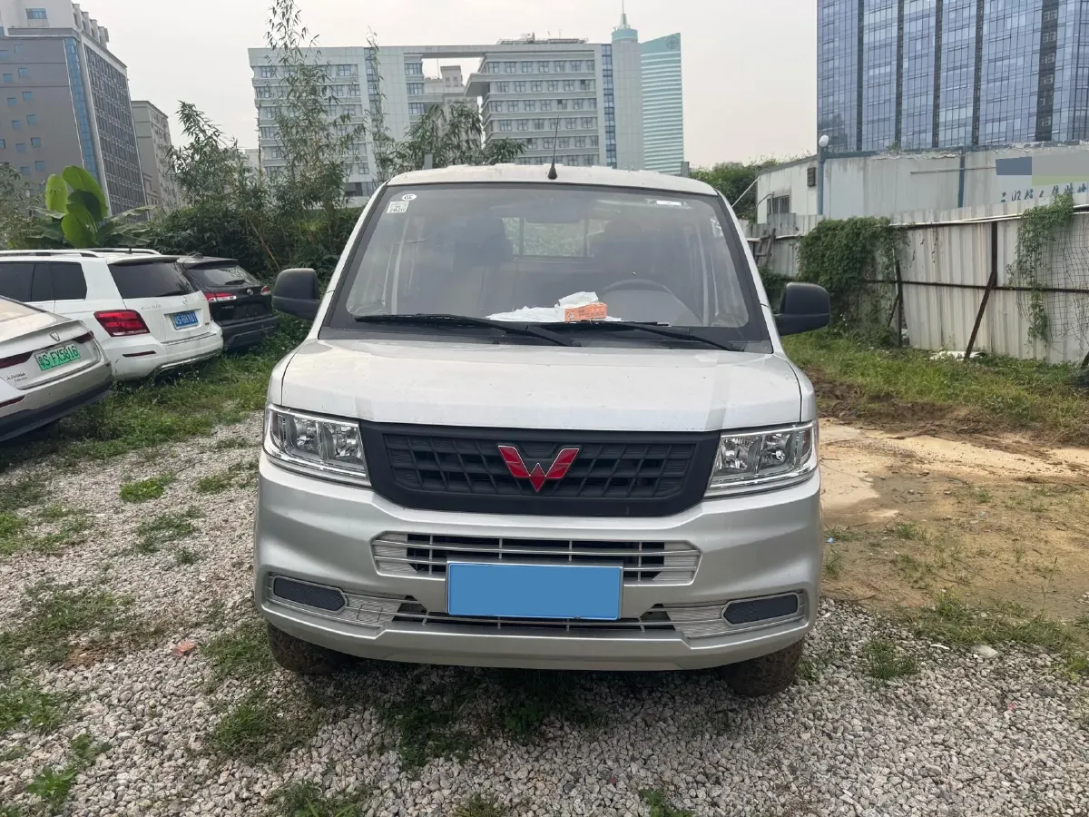 2023 WuLing RongGuang New Truck 1.5L 102HP L4 5MT,autocango,china used car exporter,china ev exporter,chinese used car exporter,chinese used ev exporter
