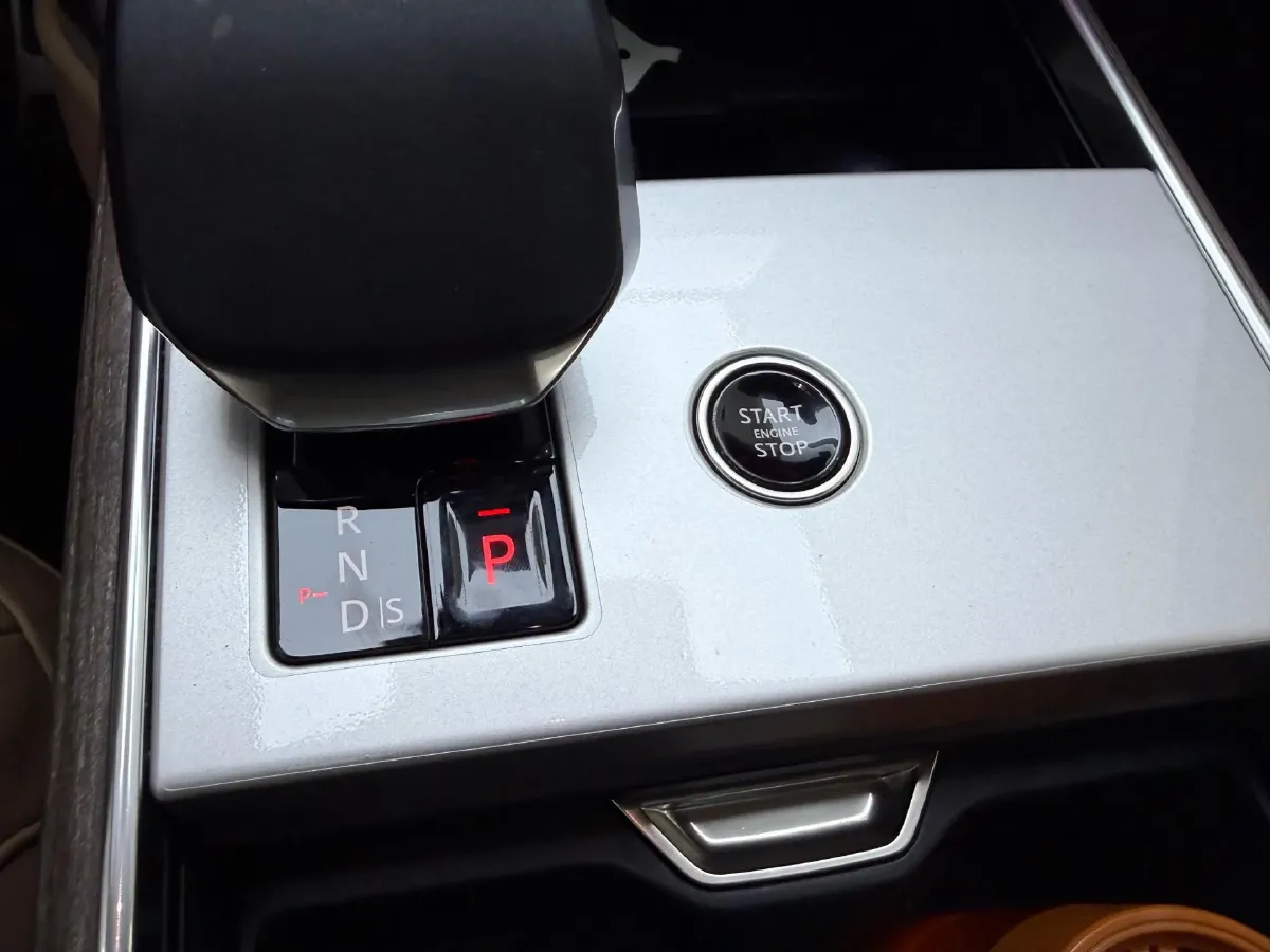2025 Land Rover Range Rover 3.0T 400HP L6 8AT,autocango,china used car exporter,china ev exporter,chinese used car exporter,chinese used ev exporter