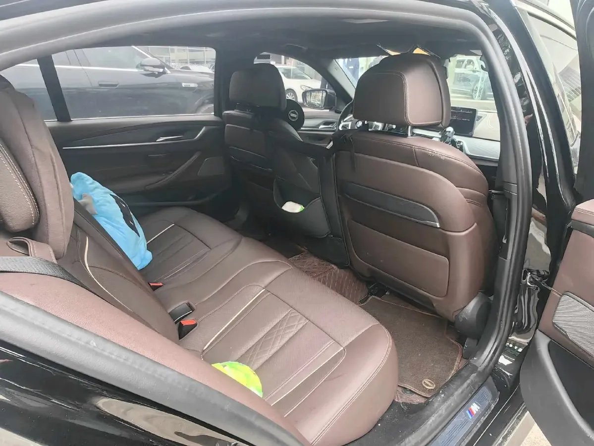 2021 BMW 5 Series 2.0T 252HP L4 8AT,autocango,china used car exporter,china ev exporter,chinese used car exporter,chinese used ev exporter