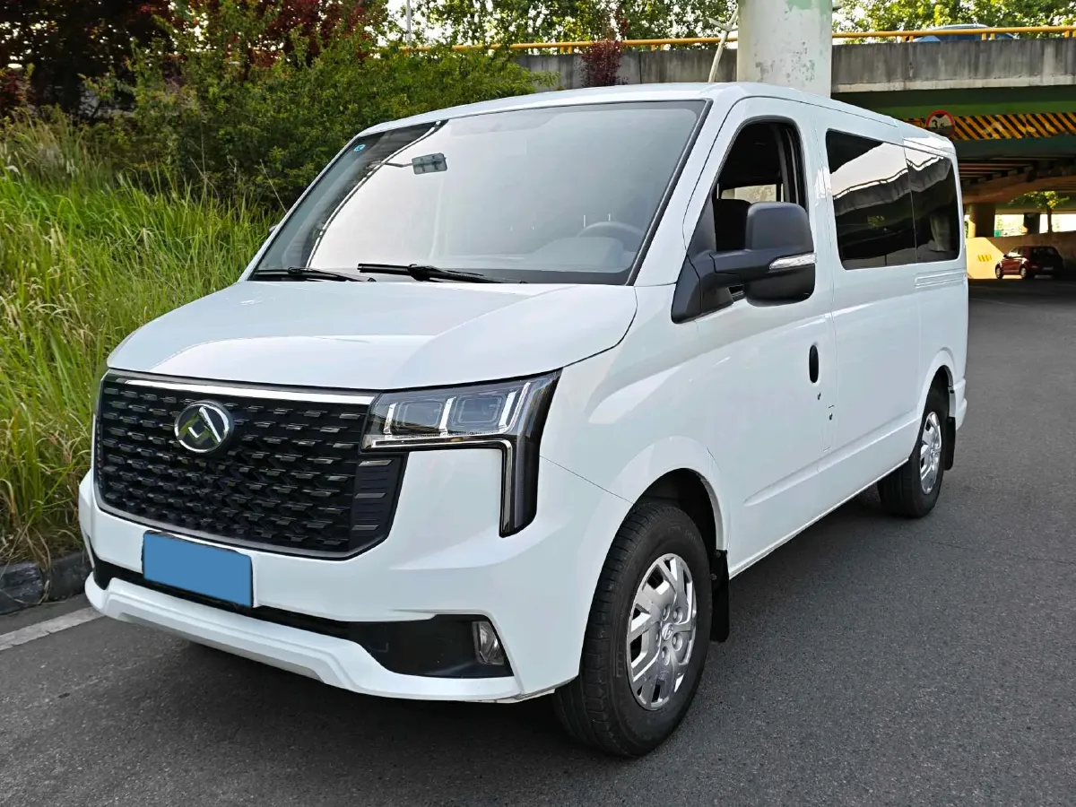 2015 MAXUS XinTu V80 2.5T 136HP L4 5MT,autocango,china used car exporter,china ev exporter,chinese used car exporter,chinese used ev exporter
