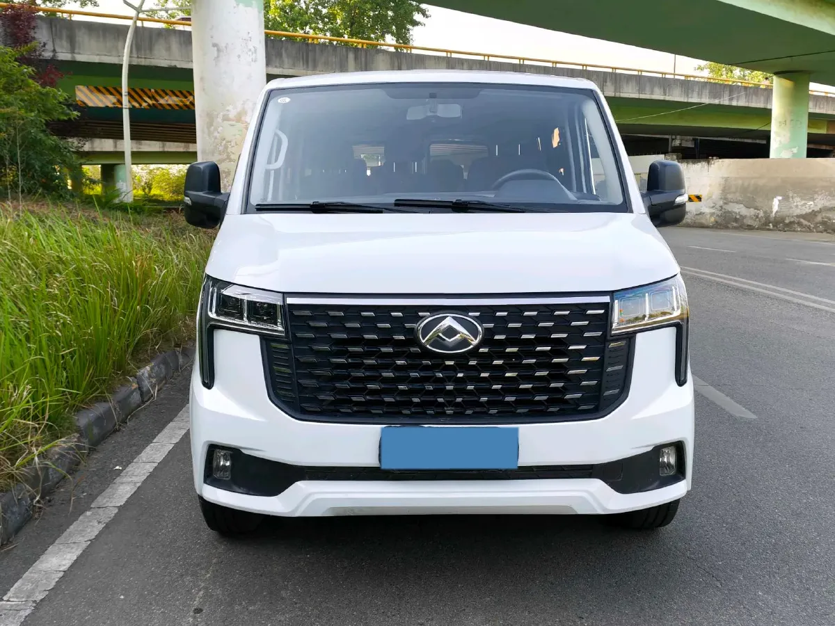 2015 MAXUS XinTu V80 2.5T 136HP L4 5MT,autocango,china used car exporter,china ev exporter,chinese used car exporter,chinese used ev exporter