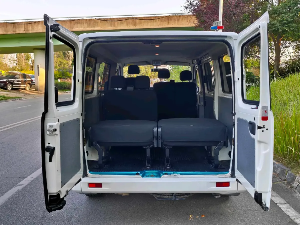 2015 MAXUS XinTu V80 2.5T 136HP L4 5MT,autocango,china used car exporter,china ev exporter,chinese used car exporter,chinese used ev exporter
