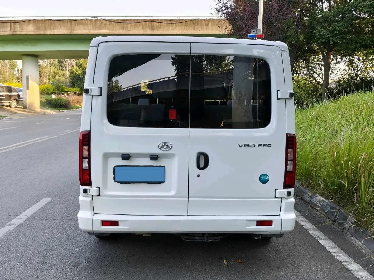 2015 MAXUS XinTu V80 2.5T 136HP L4 5MT,autocango,china used car exporter,china ev exporter,chinese used car exporter,chinese used ev exporter