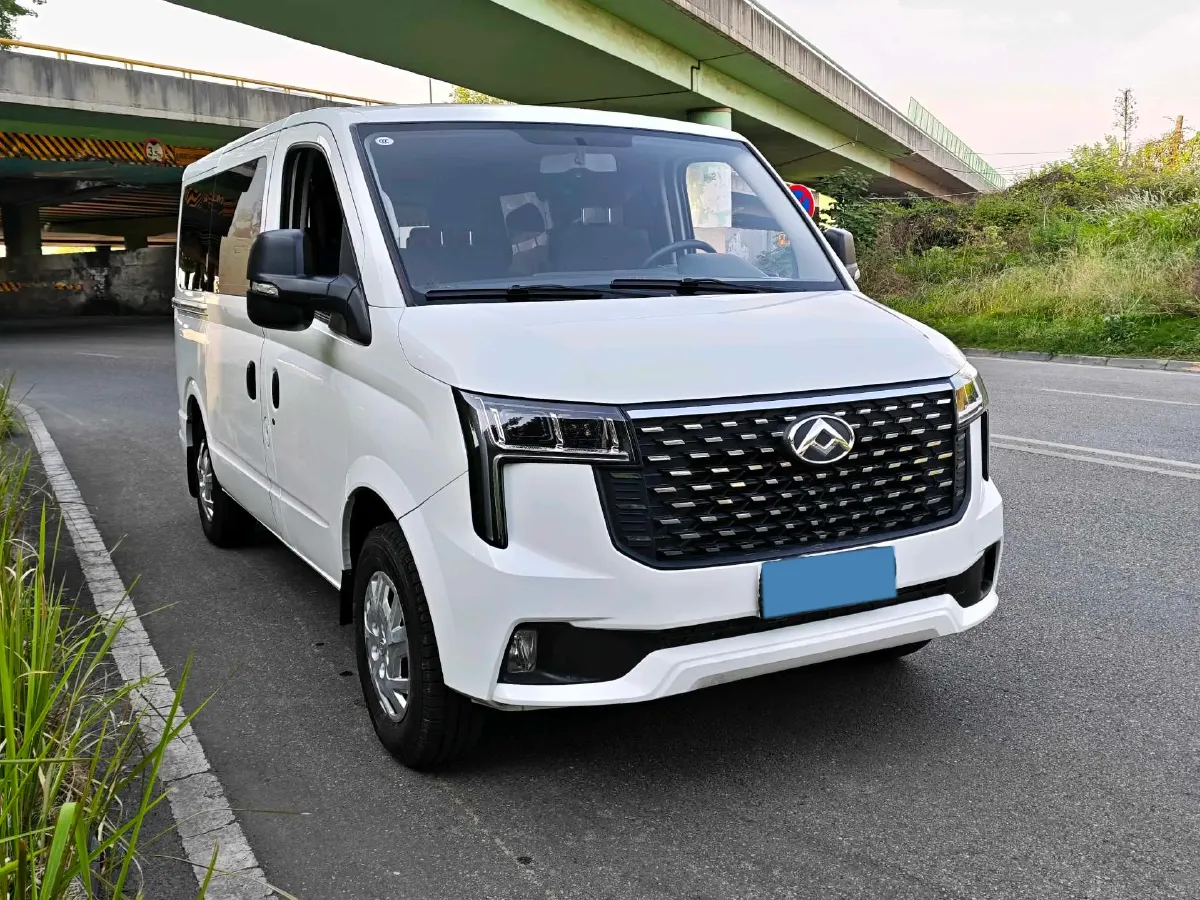 2015 MAXUS XinTu V80 2.5T 136HP L4 5MT,autocango,china used car exporter,china ev exporter,chinese used car exporter,chinese used ev exporter
