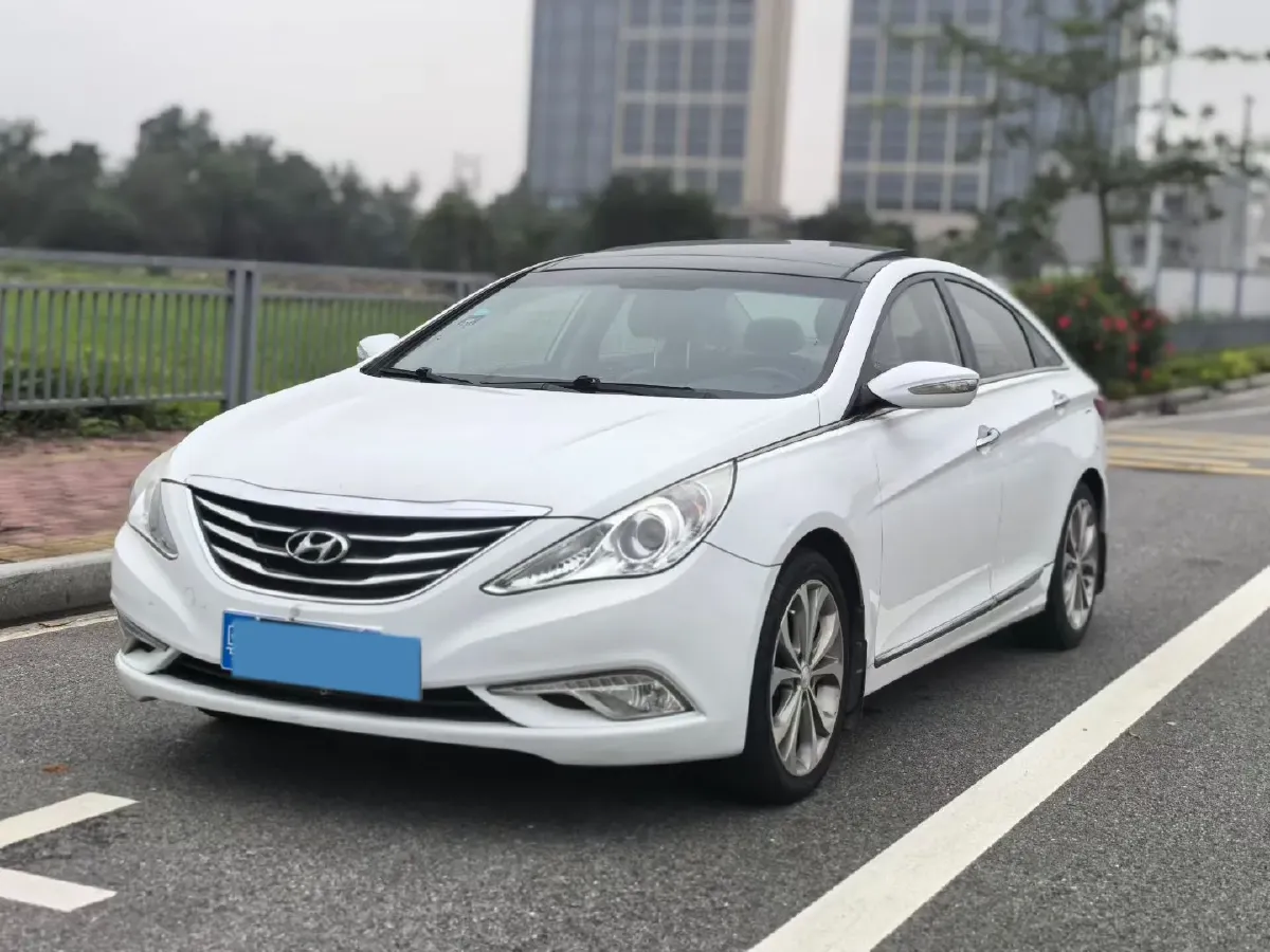 2014 Hyundai Sonata 2.4L 180HP L4 6AT,autocango,china used car exporter,china ev exporter,chinese used car exporter,chinese used ev exporter