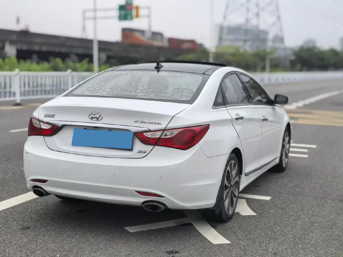 2014 Hyundai Sonata 2.4L 180HP L4 6AT,autocango,china used car exporter,china ev exporter,chinese used car exporter,chinese used ev exporter