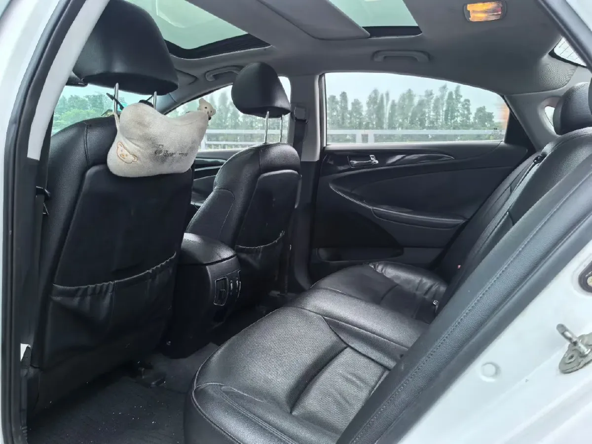 2014 Hyundai Sonata 2.4L 180HP L4 6AT,autocango,china used car exporter,china ev exporter,chinese used car exporter,chinese used ev exporter