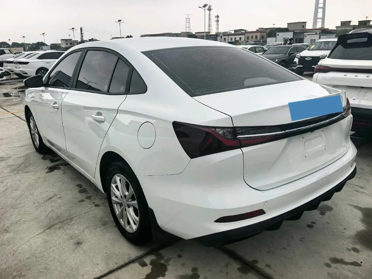 2023 Roewe i5 1.5L 129HP L4 5MT,autocango,china used car exporter,china ev exporter,chinese used car exporter,chinese used ev exporter