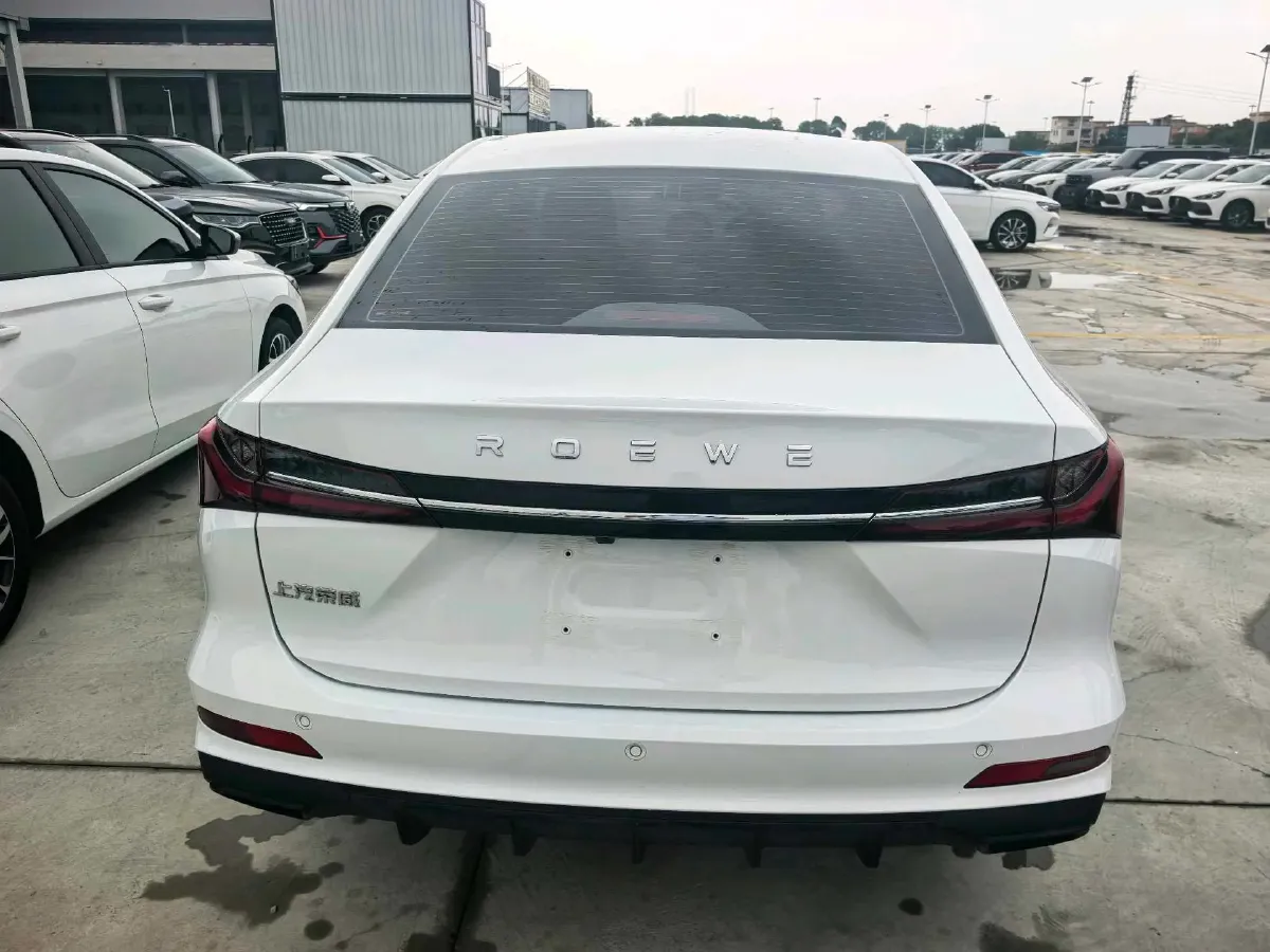 2023 Roewe i5 1.5L 129HP L4 5MT,autocango,china used car exporter,china ev exporter,chinese used car exporter,chinese used ev exporter