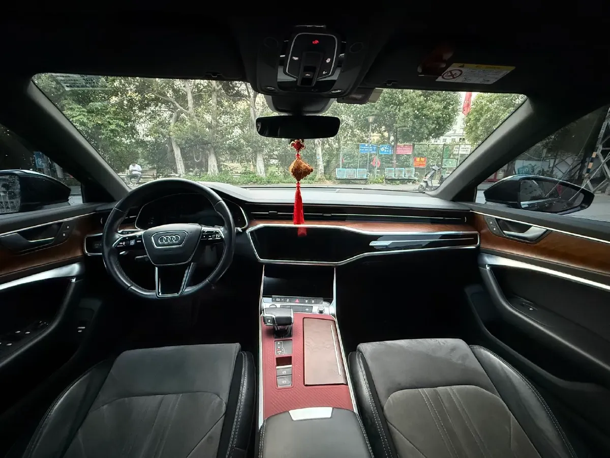 2022 Audi A6L 2.0T 190HP L4 7DCT,autocango,china used car exporter,china ev exporter,chinese used car exporter,chinese used ev exporter