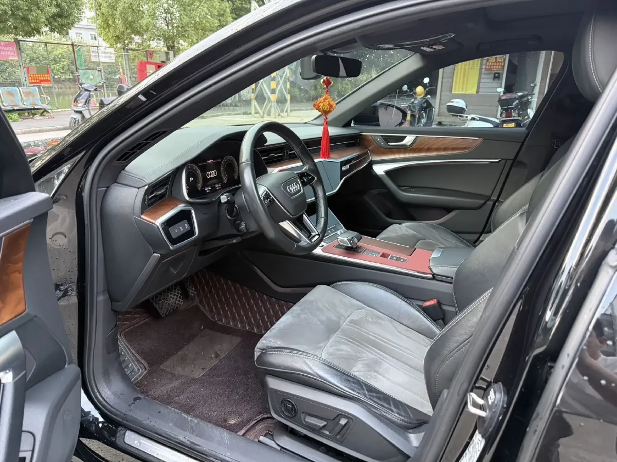 2022 Audi A6L 2.0T 190HP L4 7DCT,autocango,china used car exporter,china ev exporter,chinese used car exporter,chinese used ev exporter