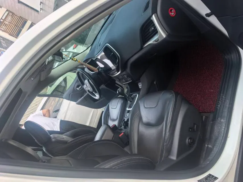 2016 Jeep Cherokee 2.4L 175HP L4 9AT,autocango,china used car exporter,china ev exporter,chinese used car exporter,chinese used ev exporter